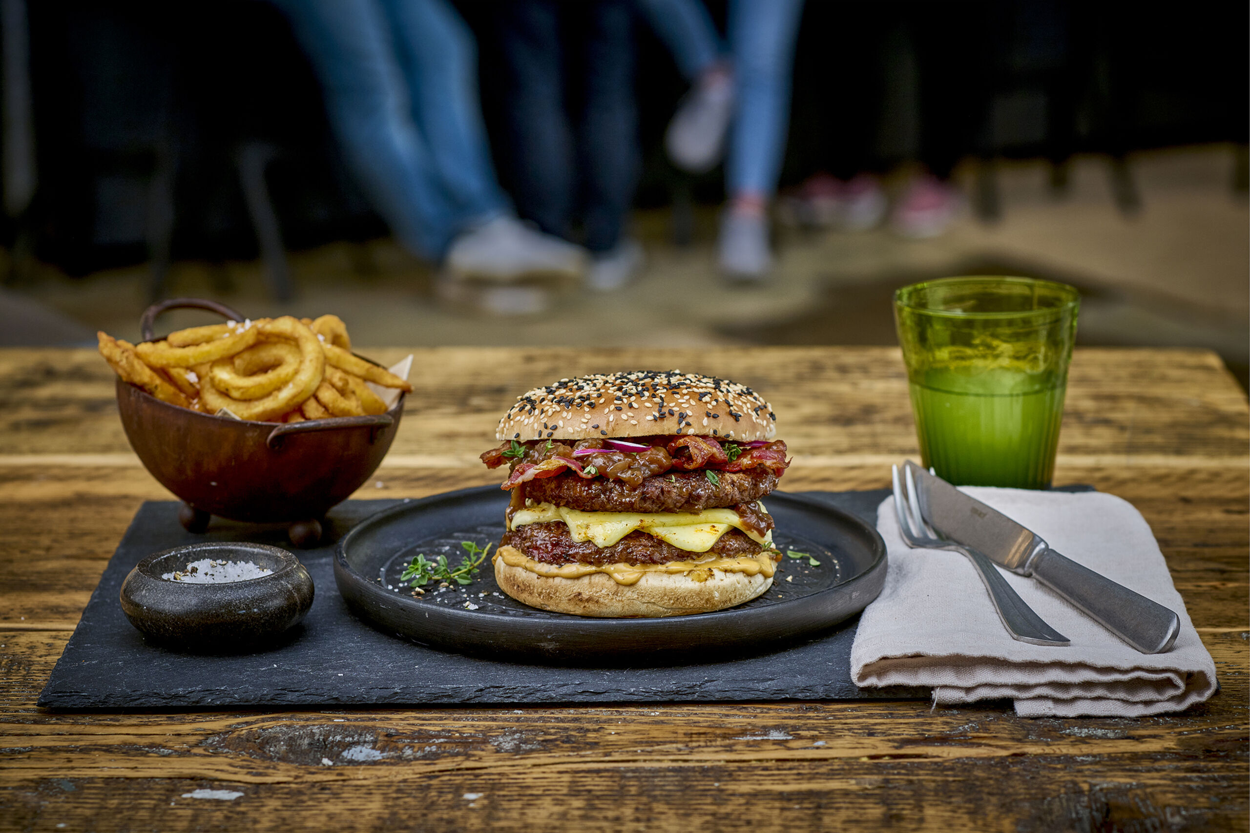 226271_Better Bun Black & White_mood