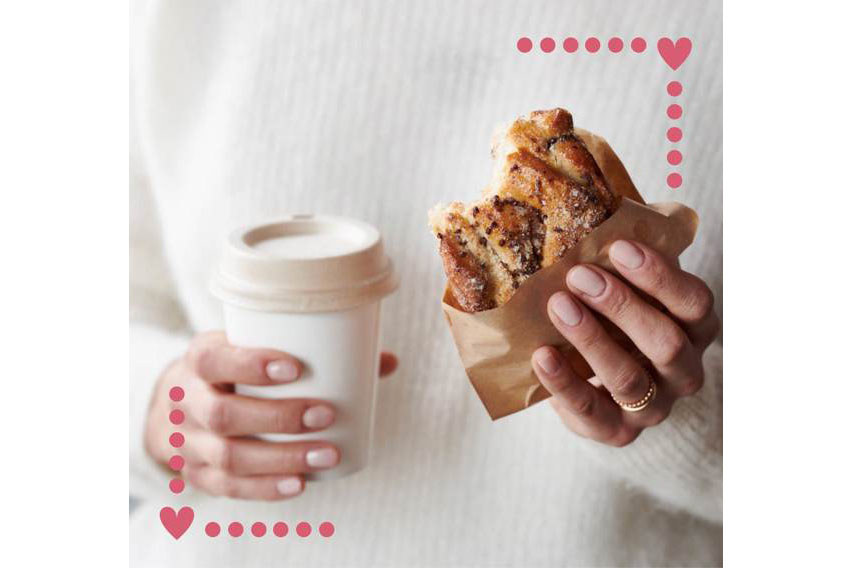 To Go Kaffe und ein schwedisches Soft Dough Zimtteilchen